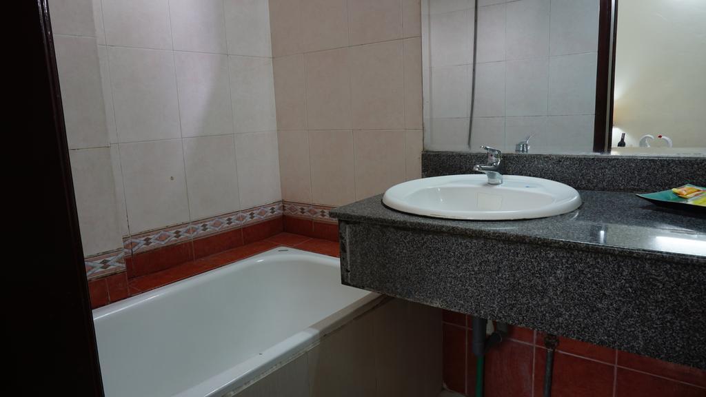 Hanoi Golden Moon Guest House & Travel Hanói Quarto foto